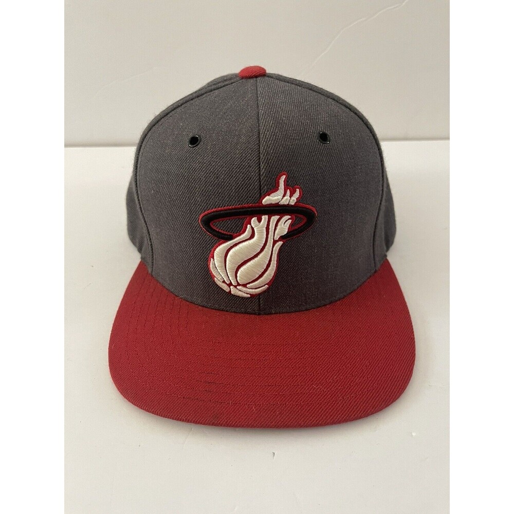 Mitchell &‎ Ness Miami Heat Gray/Black/Red Adjustable Snapback Hat